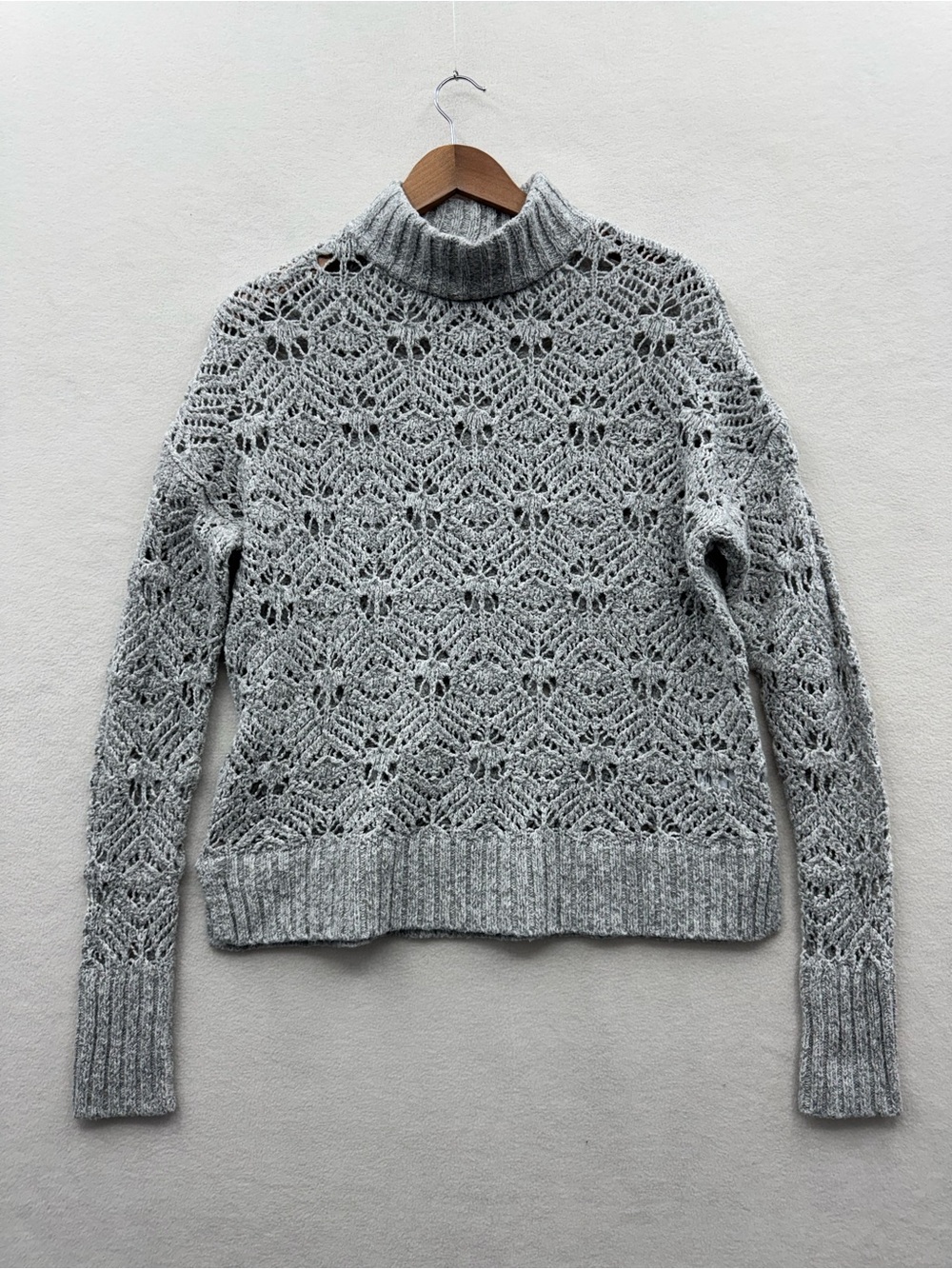 American Eagle Outfitters Women’s Medium Gray Open-Stitch Sweater